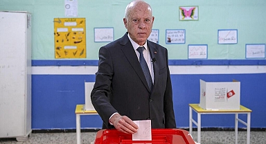Tunus'ta seçime katılım oranı yüzde 9'un altında kaldı: Muhalefet Said'in istifasını istiyor