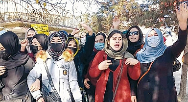 Uluslararası STK’lardan Taliban’a tepki: Kadınlar yoksa yardım da yok