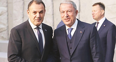 Yunan Savunma Bakanı: Akar ile mesajlaşıyoruz