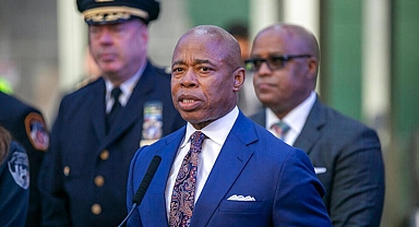 ABD'de kriz büyüyor... New York'un Türk dostu Belediye Başkanı Eric Adams'tan Biden'a gönderme: Kimse koordine etmiyor!