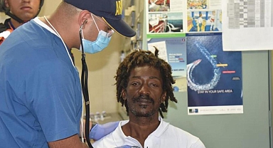 Akıntıya kapılıp 24 gün denizde sürüklendi! Ketçap yiyerek hayatta kaldı...