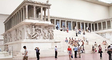 Almanya ‘Bergama Sunağı’nı vermiyor