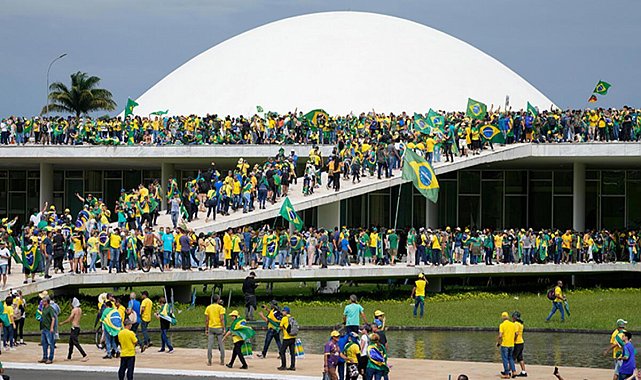 Brezilya’da Bolsonaro destekçileri Ulusal Kongre’yi bastı...