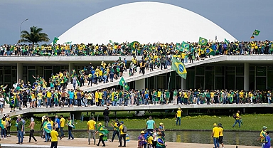 Brezilya’da Bolsonaro destekçileri Ulusal Kongre’yi bastı...