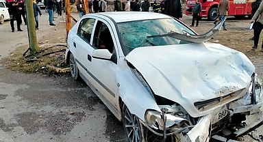 Çarpmanın etkisiyle savrulan otomobil anne ve oğlunu ezdi: 6 yaralı