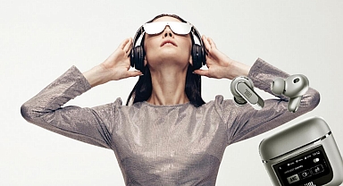 Ekranlı kulaklık dönemi... Teknoloji devleri kablosuz kulaklıkları bir adım ileriye taşıyor