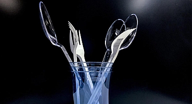 İngiltere'de tek kullanımlık plastiklere yasak geliyor