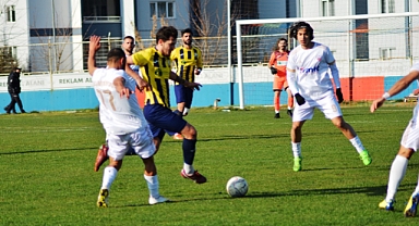 Küçükçekmece Sinopspor ikinci yarıya yenilgi ile başladı