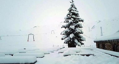 Saklıkent'te gecikmeli 'kar' sevinci