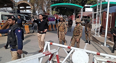 Son dakika... Pakistan'da camiye bombalı saldırı: Çok sayıda ölü ve yaralı var!