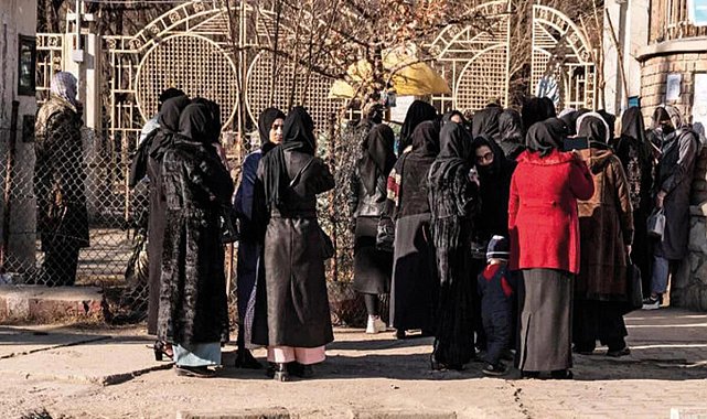 Taliban şimdi de erkek doktora gitmeyi yasakladı