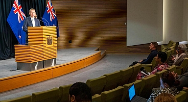 Yeni Zelanda’da Hipkins yemin etti