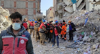 5 bin kişilik MEB ekibi, can kurtarmak için aralıksız çalışıyor