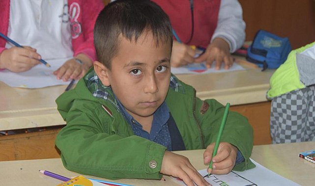 6 yaşındaki depremzede Ali'nin çizdiği resim duygulandırdı