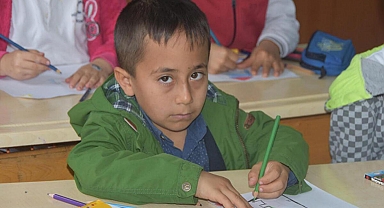 6 yaşındaki depremzede Ali'nin çizdiği resim duygulandırdı