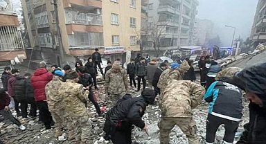 7,4'lük deprem sonrası ülkelerden açıklamalar