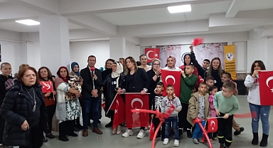 7Bölge 7Renk kadın Dayanışması Derneği Depremzede çoçukları eğlendirdi