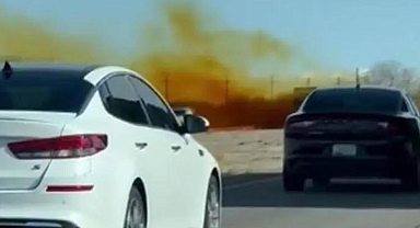 ABD’de tehlikeli madde taşıyan kamyon devrildi