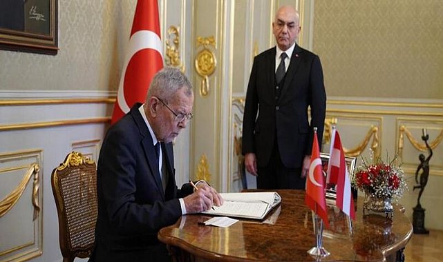 Avusturya Cumhurbaşkanı Bellen, Türkiye'nin Viyana Büyükelçiliğinde taziye defterini imzaladı