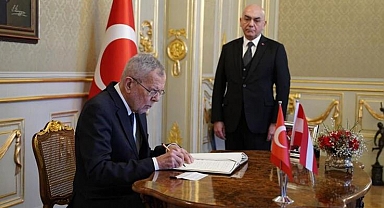 Avusturya Cumhurbaşkanı Bellen, Türkiye'nin Viyana Büyükelçiliğinde taziye defterini imzaladı