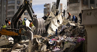 Bangladeş'te Türkiye'deki deprem nedeniyle ulusal yas ilan edildi