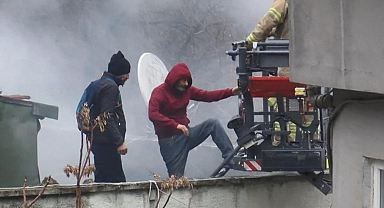 Beşiktaş'ta yangın! 2 kişi kurtarıldı