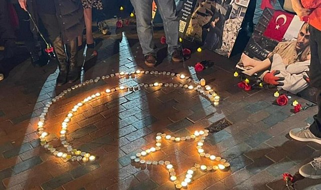 Beyaz Saray önündeki parkta depremde hayatını kaybedenlerin anısına mum yakıldı