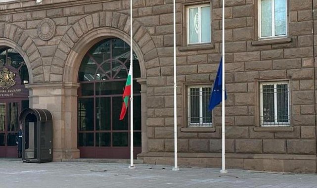 Bulgaristan'da tüm kamu kuruluşlarında bayraklar yarıya indirildi
