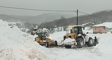 Bursa'da karla mücadeleye devam... 694 mahalle yolu ulaşıma açıldı