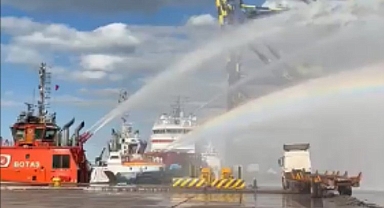 Cayır cayır yanan İskenderun'a müdahale sürüyor