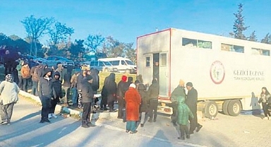 Deprem bölgesinde 25 sahra eczanesinden ücretsiz ilaç temin ediliyor