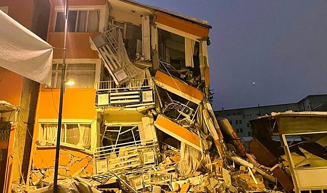 Deprem Suriye'yi de vurdu: En az 403 kişi hayatını kaybetti