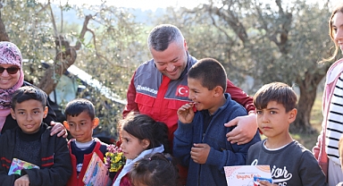 Sadakataşı deprem bölgesine yardımlarını sürdürüyor