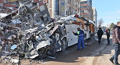 Depreme Adıyaman'da yakalandılar! Otel enkazındaki 43 rehberden 10'u yaşamını yitirdi, 19'u kurtarıldı, 14'ü aranıyor