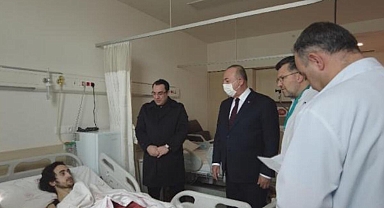 Dışişleri Bakanı Çavuşoğlu İstanbul'a getirilen depremzedeleri ziyaret etti