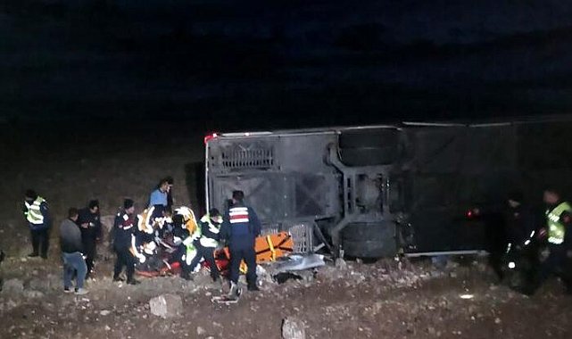 Diyabakır'dan Bodrum'a giden yolcu otobüsü devrildi! Afyonkarahisar'da feci kaza: 8 ölü, onlarca yaralı var