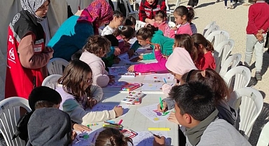 Diyabetli çocuklara sensörlü glikoz ölçüm cihazı
