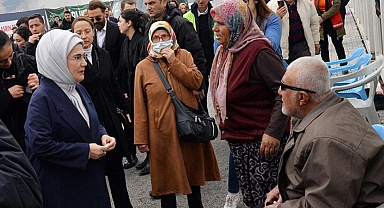 Emine Erdoğan'dan Nurdağı'nda depremzedelere ziyaret