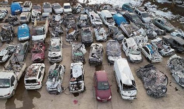 Enkaz otoparkı: Araçlar havadan görüntülendi
