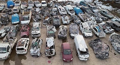 Enkaz otoparkı: Araçlar havadan görüntülendi