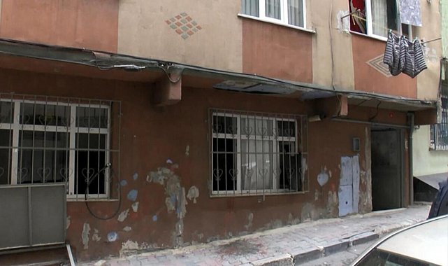 Esenler ve Bayrampaşa'da iki binadaki çatlaklar korkutuyor