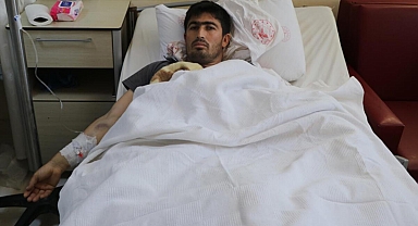 Evinin enkazından kurtarıldı, yollar yarıldığı için köyden 3 gün çıkamadı