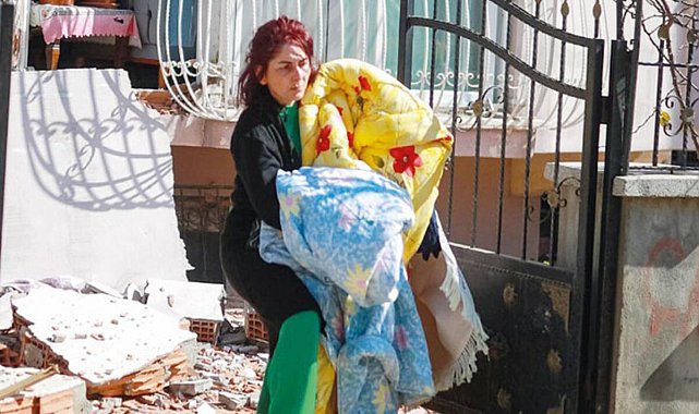 Evsiz ve işsiz kalan depremzedelerde belirsizlik hâkim... ' Ne yapacağız bilmiyoruz'