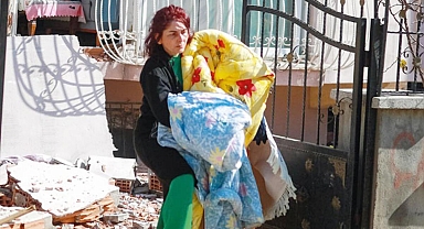 Evsiz ve işsiz kalan depremzedelerde belirsizlik hâkim... ' Ne yapacağız bilmiyoruz'