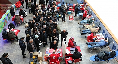 Eyüpsultan'da yardım noktaları doldu taştı