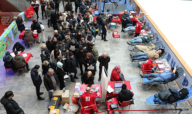 Eyüpsultan'da yardım noktaları doldu taştı
