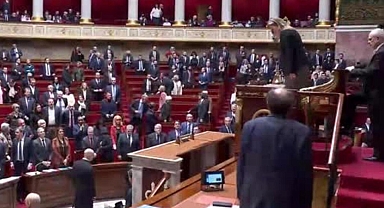 Fransa Meclisinde Türkiye’deki depremzedeler için saygı duruşu