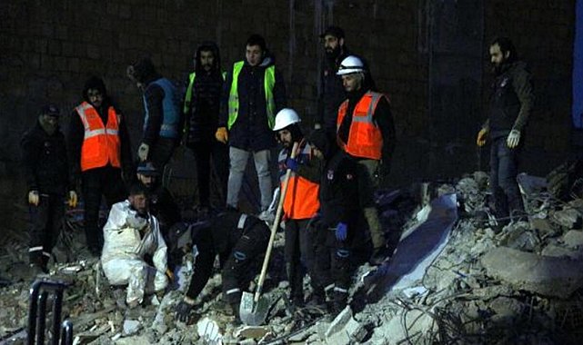 Gaziantep’te arama-kurtarma çalışmaları gece boyu devam etti