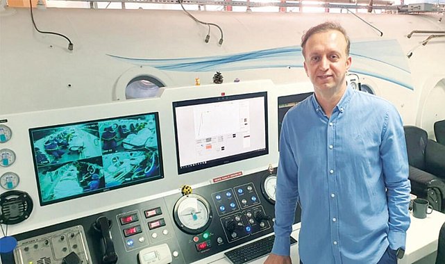 Gölcük’te enkazdan çıktı: Enkaz altından kurtulanları tedavi ediyor
