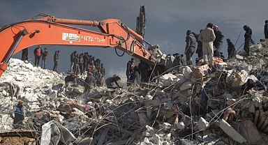 İdlib’de enkaz altındaki arama kurtarma çalışmaları sürüyor